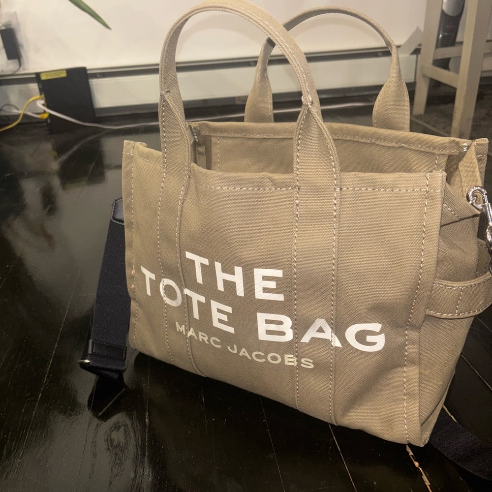 Marc Jacob’s tote bag (small stain)